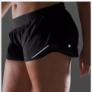 ISO lululemon Hotty Hot Low Rise Short 2.5"